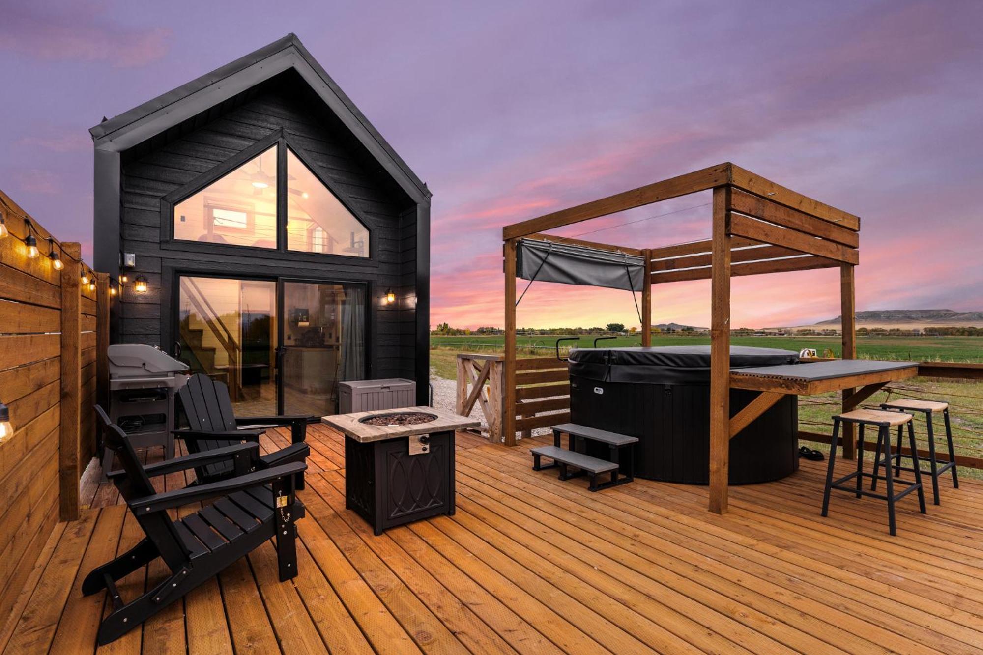 Modern Tiny Cabin, With Hot Tub In Choteau Mt Exterior foto