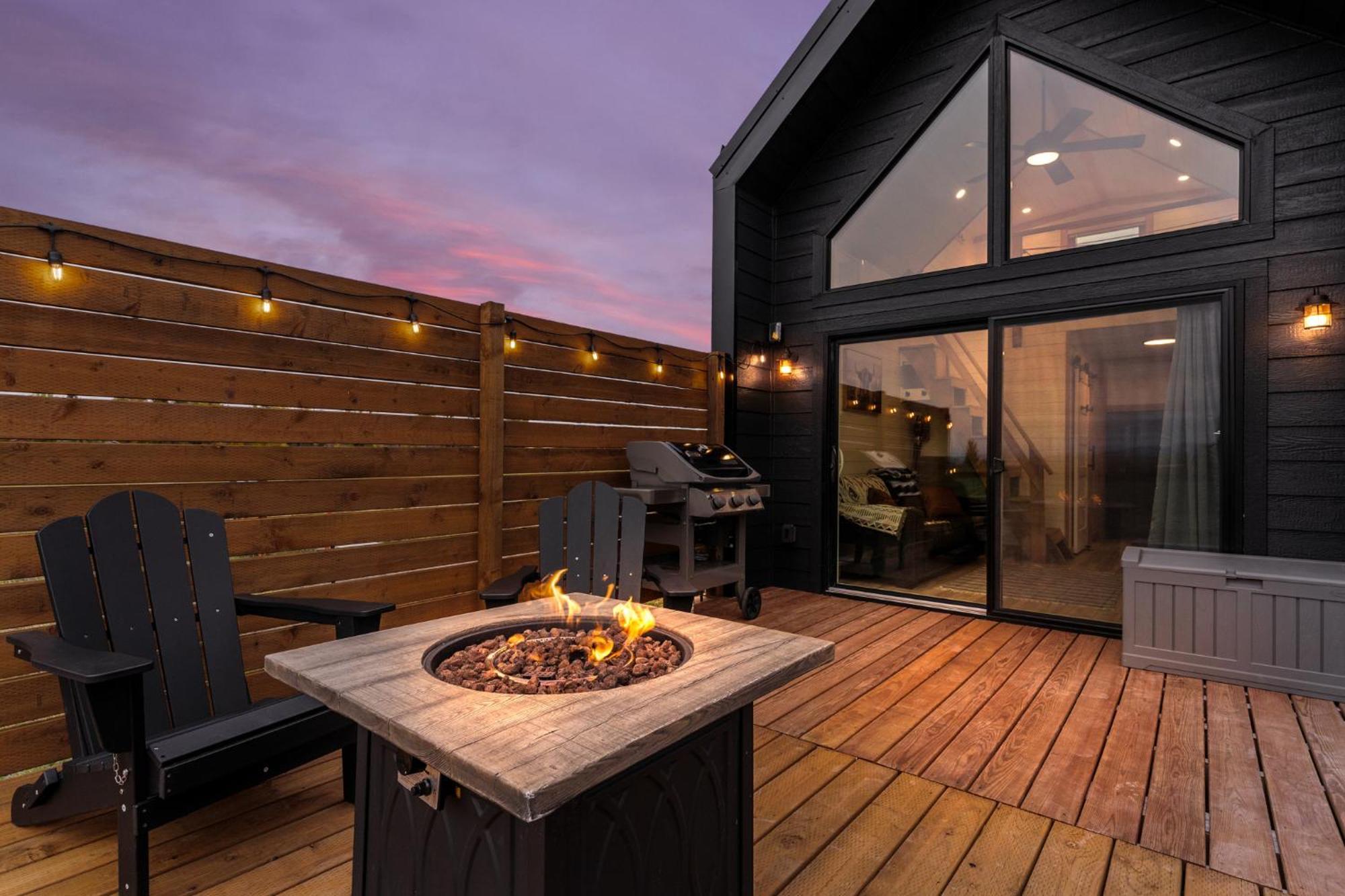 Modern Tiny Cabin, With Hot Tub In Choteau Mt Exterior foto