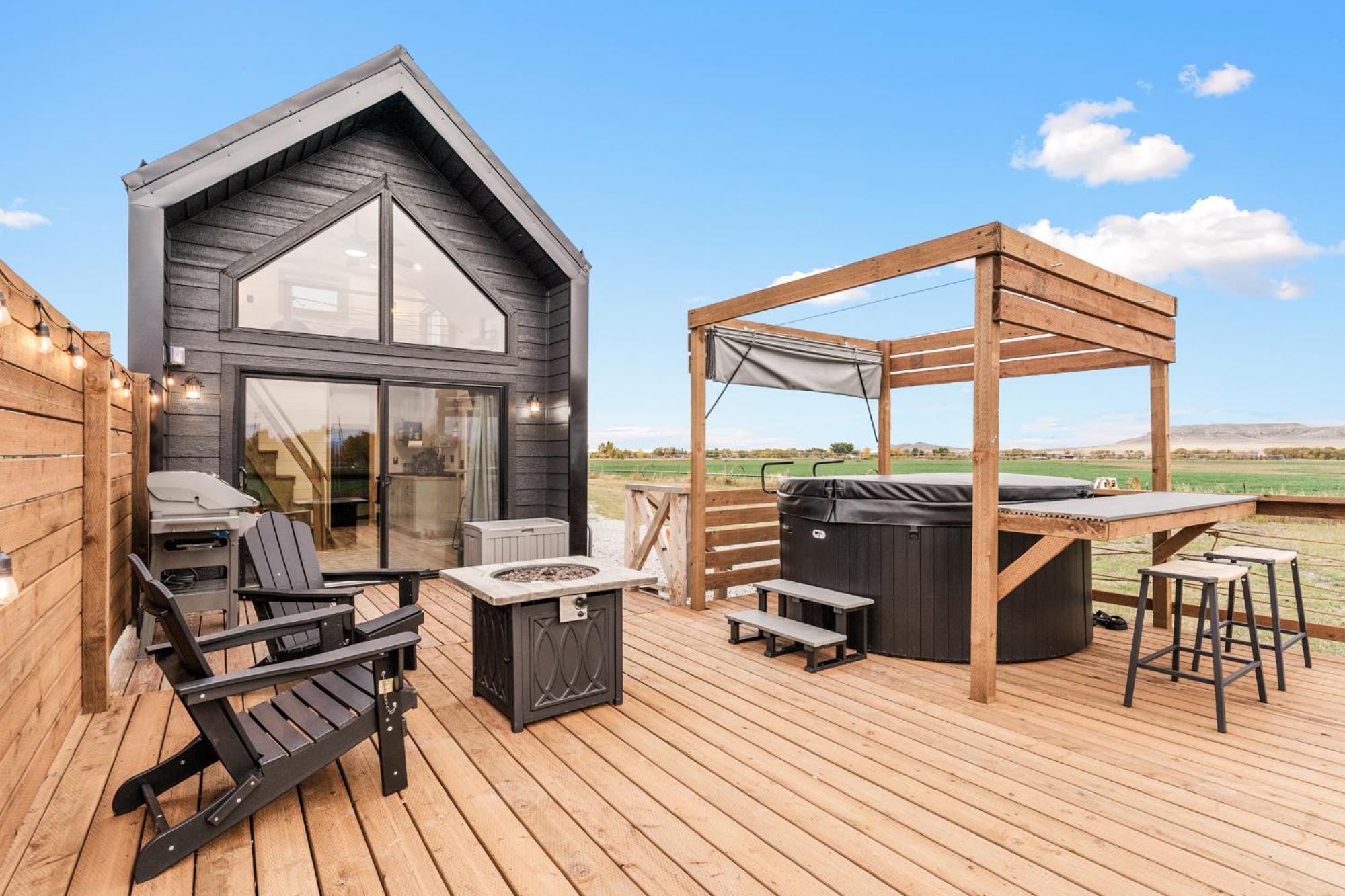 Modern Tiny Cabin, With Hot Tub In Choteau Mt Exterior foto