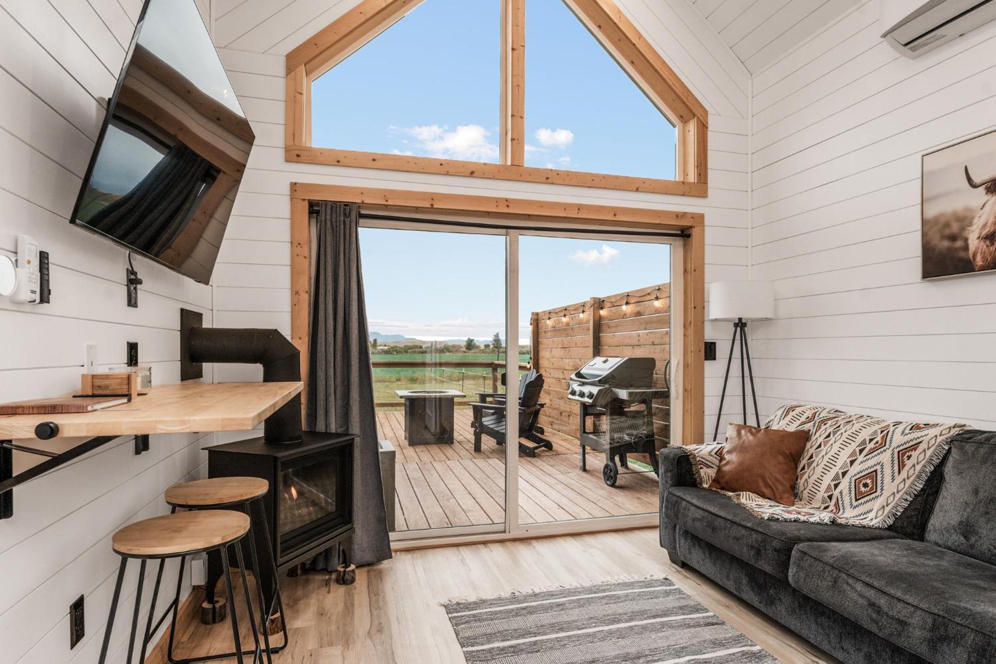 Modern Tiny Cabin, With Hot Tub In Choteau Mt Exterior foto
